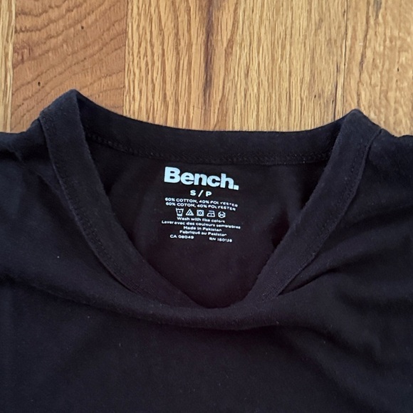 Bench Size Small Men's Solid Black Short Sleeve T-Shirt - Picture 2 of 2